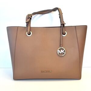 Michael Kors taupe saffiano leather Walsh multifunction tote bag, flawed handle